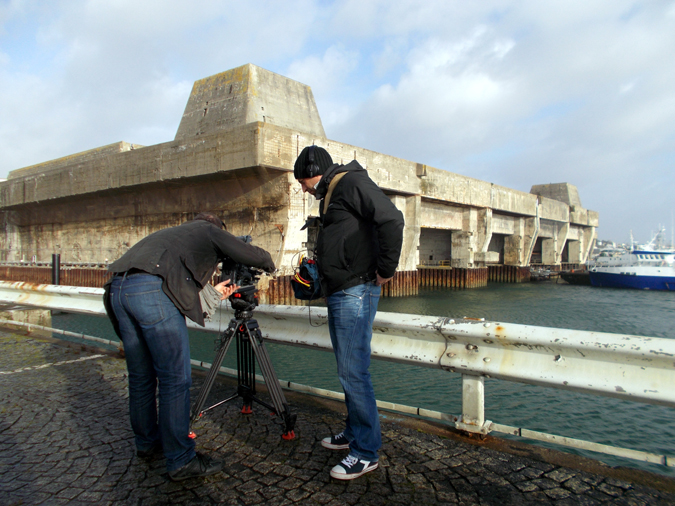 Alban Vian et Bruno Delande are filming the former submarine base